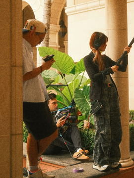 Crew working in a colonnade with the boom raised